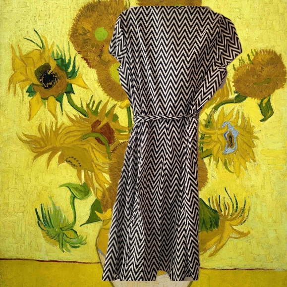 Chevron navy and white wrap dress - Picture 2 of 5